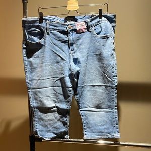 Old Navy Capri length jeans, Diva cut